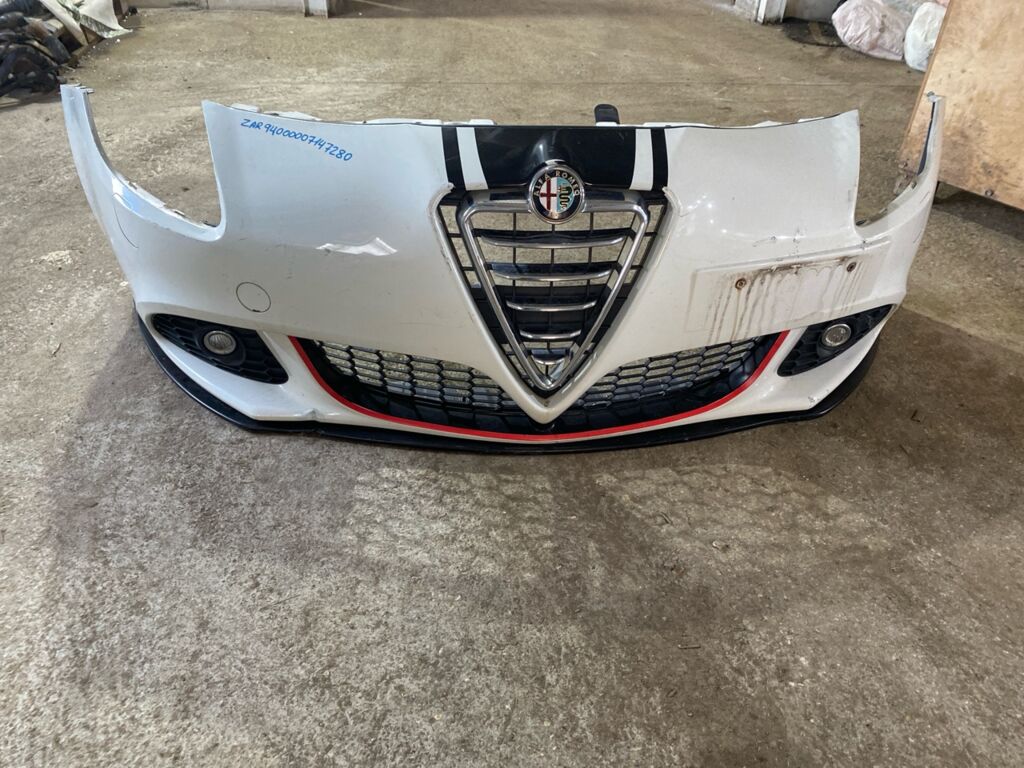 Бампер на Alfa Romeo Giulietta, Переднее расположение
