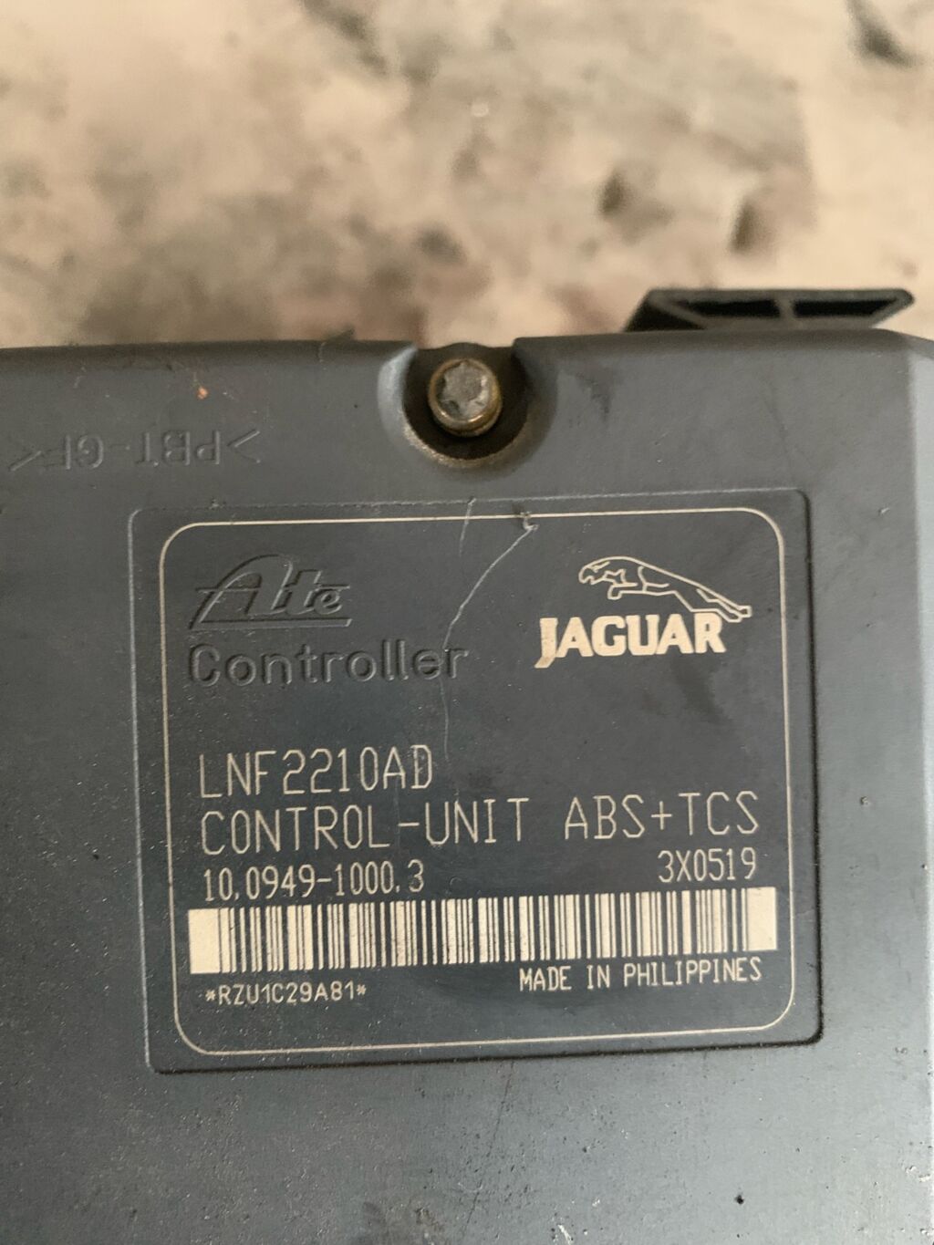 Блок ABS на Jaguar Xj X308 AJ27 LNF2210AD  MNF5920AD