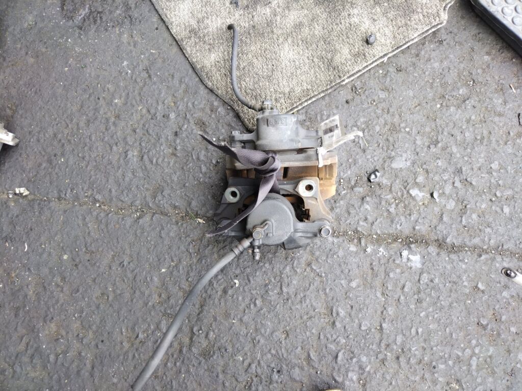 Суппорт на Toyota Progres JCG10 1JZ-FSE, Переднее расположение