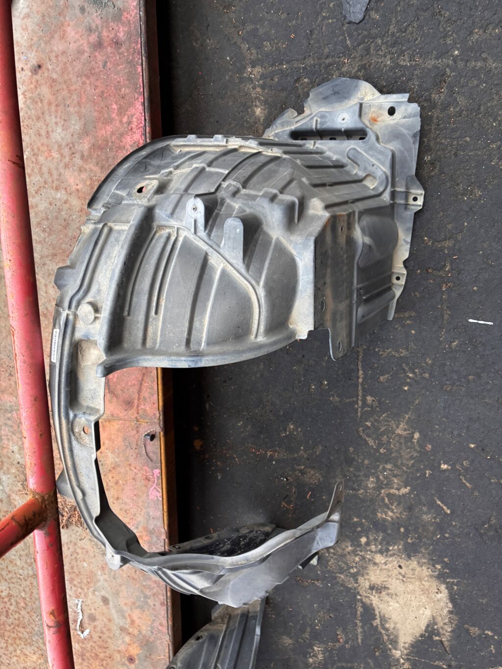 Подкрылок на Nissan March AK12 CR12DE 63843-CT00A, Переднее Левое расположение