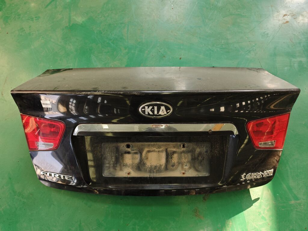 Крышка багажника на Kia Forte TD