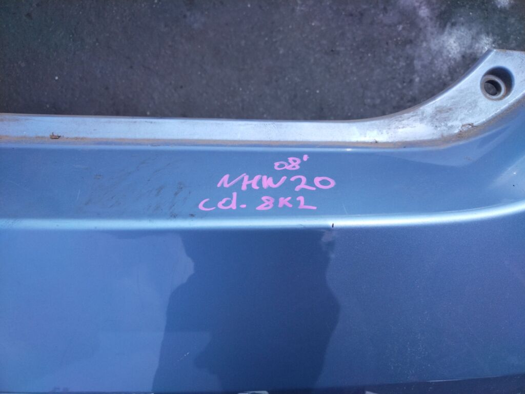 Бампер на Toyota Prius NHW20, Заднее расположение