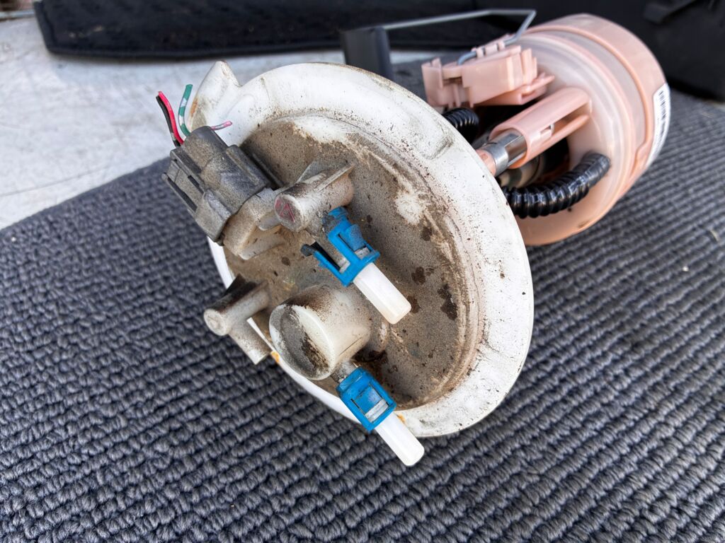 Бензонасос на Nissan March K13 HR12DE 17040-1HJ0B
