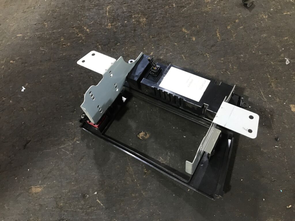 Блок управления климатконтроля 72311AG000 на Subaru Legacy Wagon BP5 Фото 2