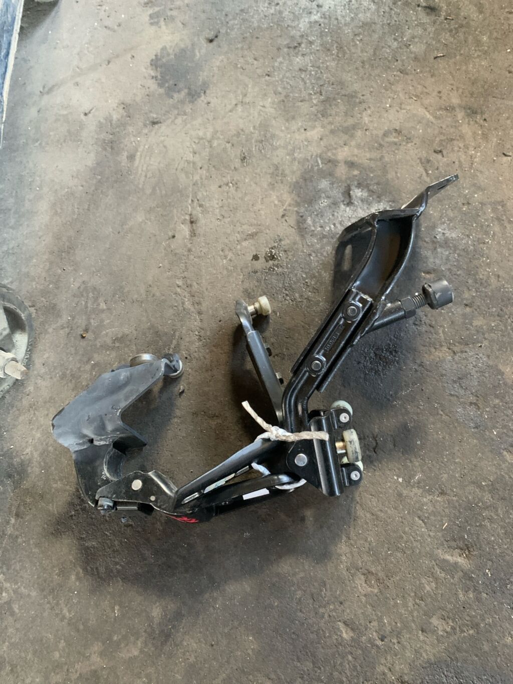 Ролик двери на Mercedes-Benz Vaneo W414.700 A4147600547  A4147600047  4147600447, Заднее Правое расположение