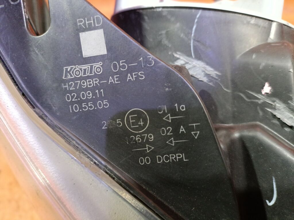 Фара на Toyota Avensis Wagon ZRT272W 05-13, Правое расположение