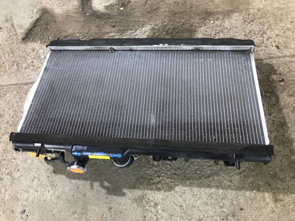 Радиатор ДВС на Subaru Legacy Wagon BH5 EJ204