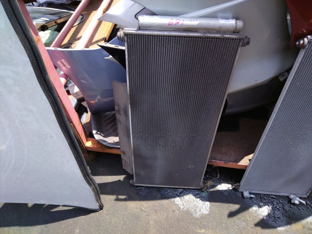 Радиатор кондиционера на Honda Fit Hybrid GP1 LDA