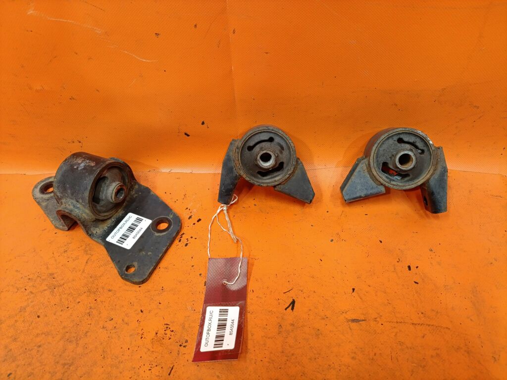 Крепление редуктора на Mitsubishi Canter FGA20 4P10-T, Переднее расположение