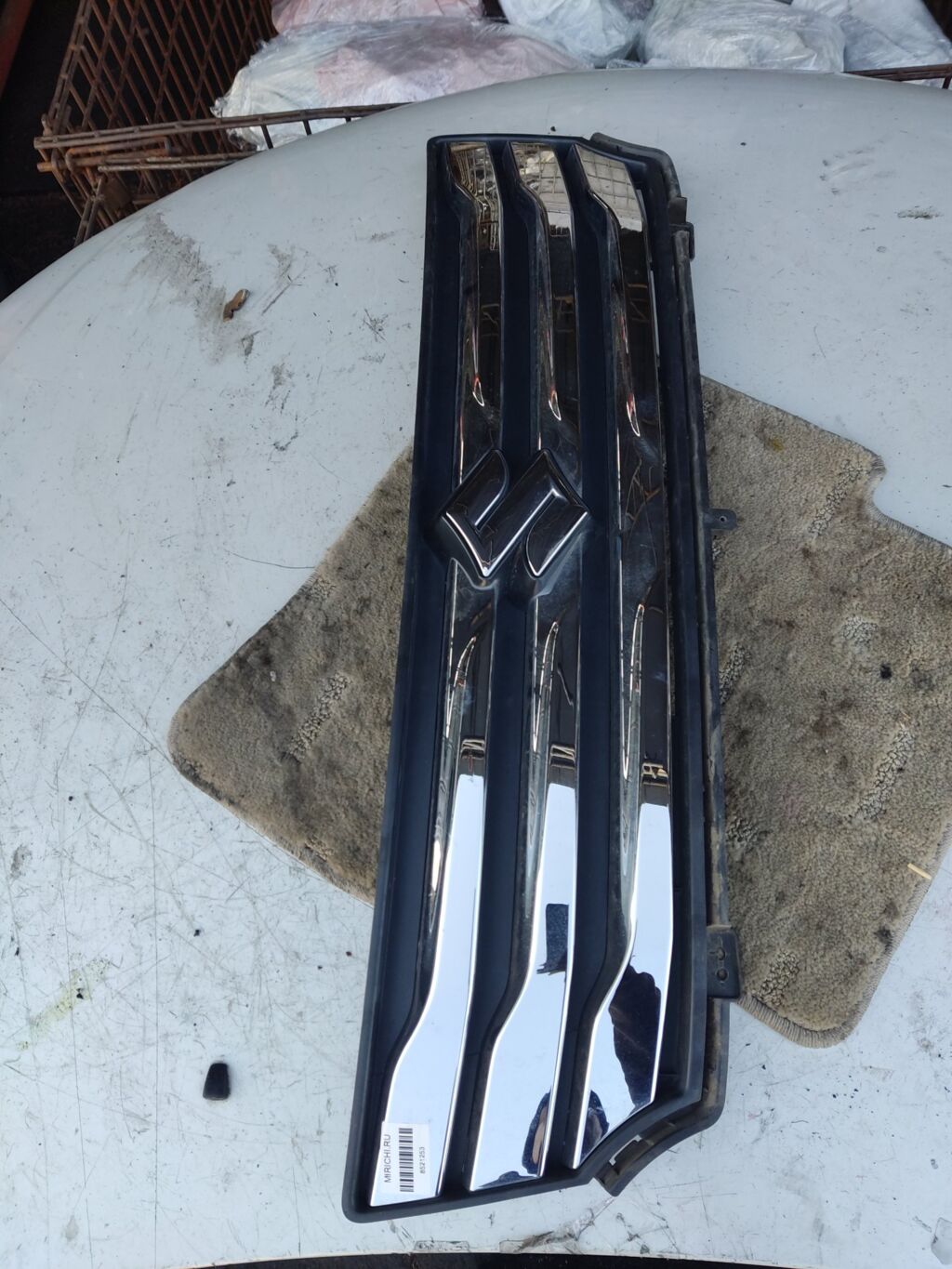 Решетка радиатора на Suzuki Solio MA26S 71741-81P0  72110-81P0