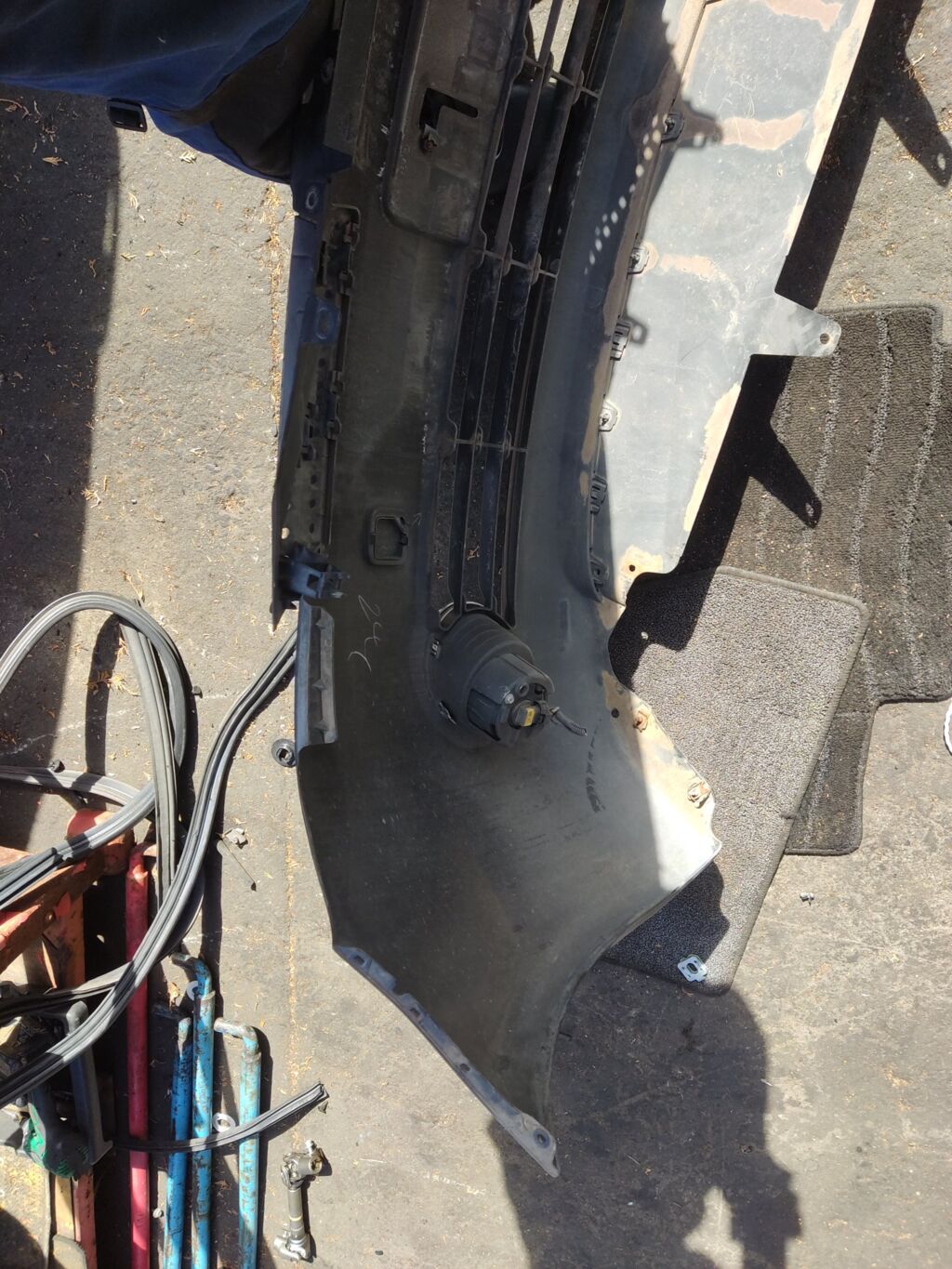 Бампер на Nissan Note E11 02B2704 62022-1U640, Переднее расположение