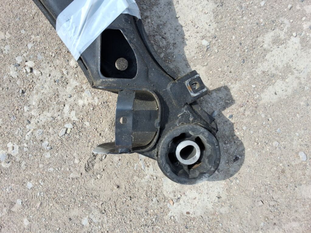Балка под ДВС на Audi A4 8E ALT, Переднее расположение