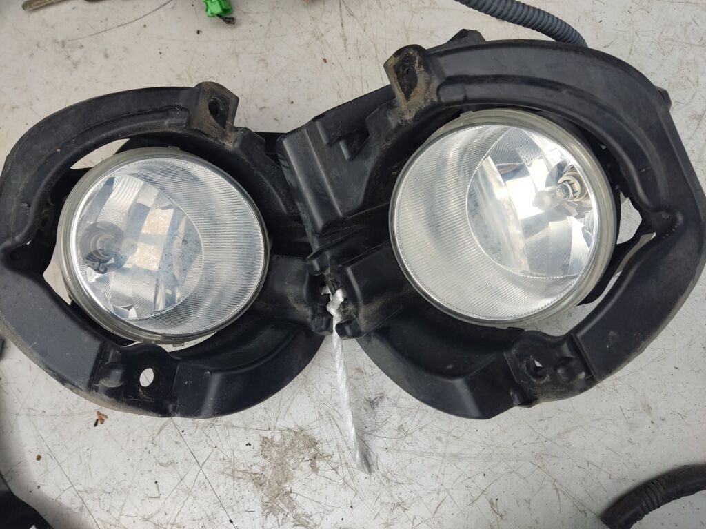 Туманка бамперная на Toyota Porte NCP141 12-580