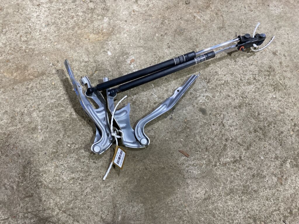 Крепление капота на Subaru Impreza Wagon GH2