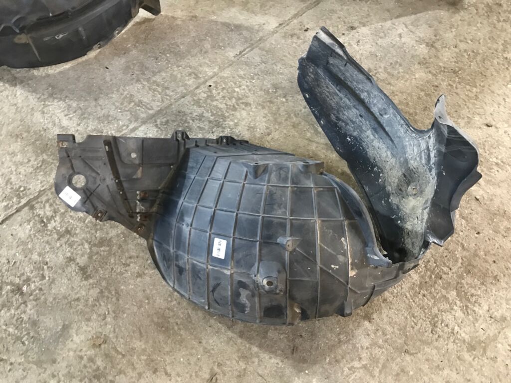 Подкрылок на Nissan Note E11 212629  2711FL-1B  2711FL1  2711FL1T  63841-9U20A  63841-9U20B  63843-9U000  915.NS11115L  974591  DS11174AL  IK-1217  ST-DTE1-016L-2, Переднее Левое расположение