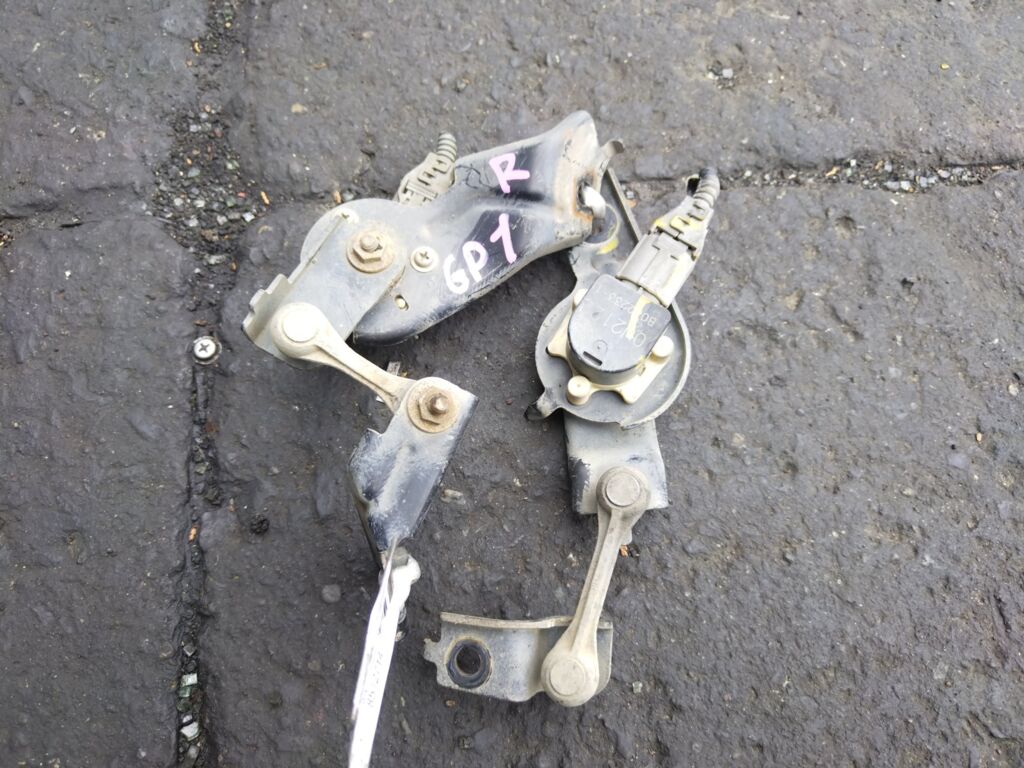 Датчик регулировки наклона фар на Honda Fit Hybrid GP1