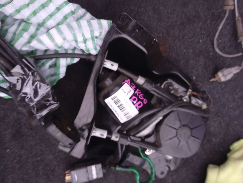 Доводчик двери на Toyota Noah AZR60G, Заднее Правое расположение