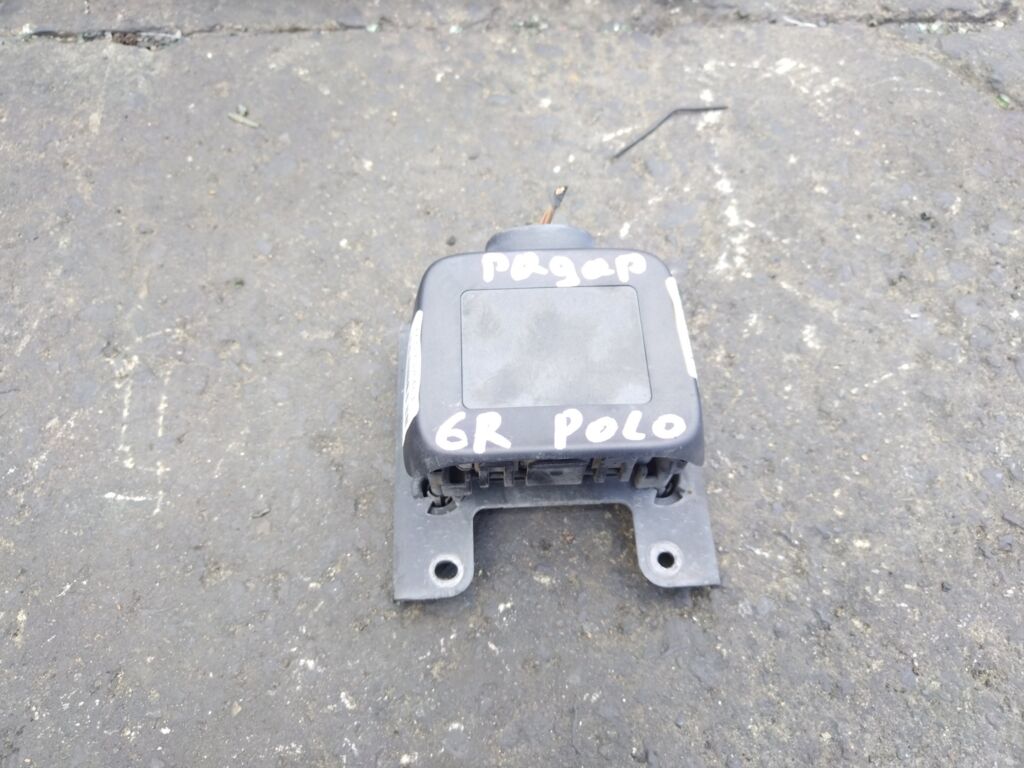 Радар-детектор на Volkswagen Polo 6R 5Q0907561D