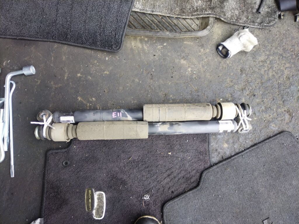 Амортизатор на Nissan Note E11, Заднее расположение