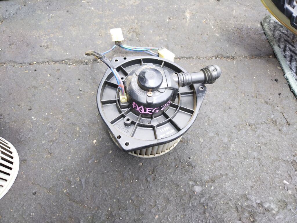 Мотор печки на Nissan Caravan DQGE25