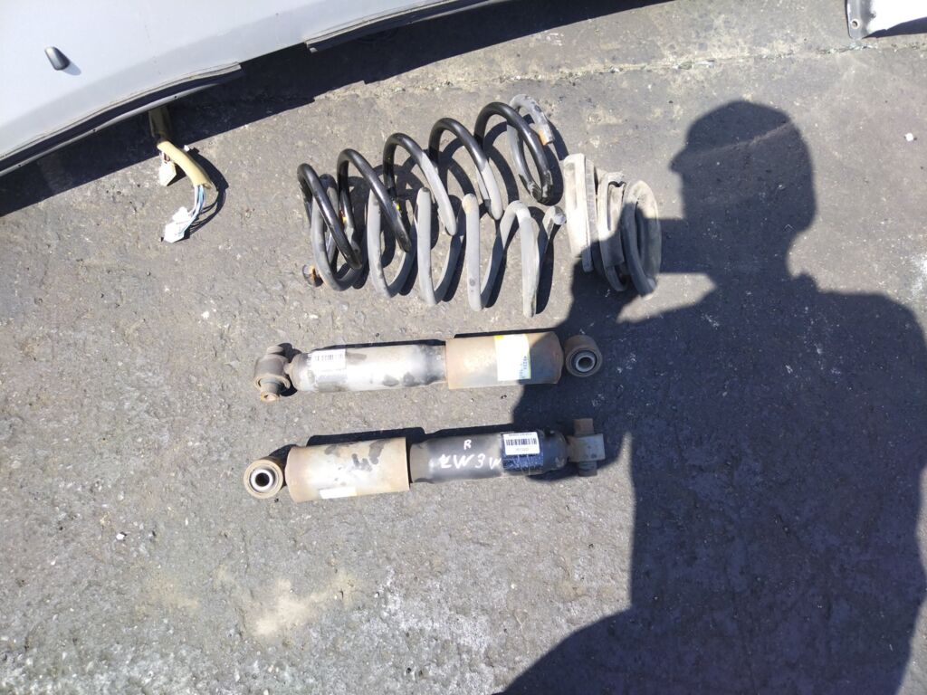 Амортизатор на Mazda Mpv LW3W LE3128700C, Заднее расположение