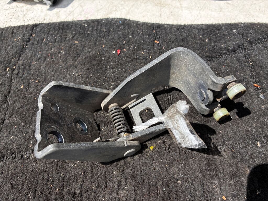 Ролик двери на Honda Freed GB3, Заднее Правое расположение