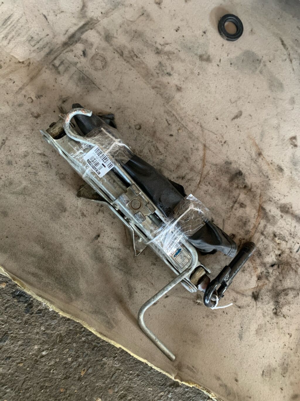 Домкрат на Toyota Vitz SCP10