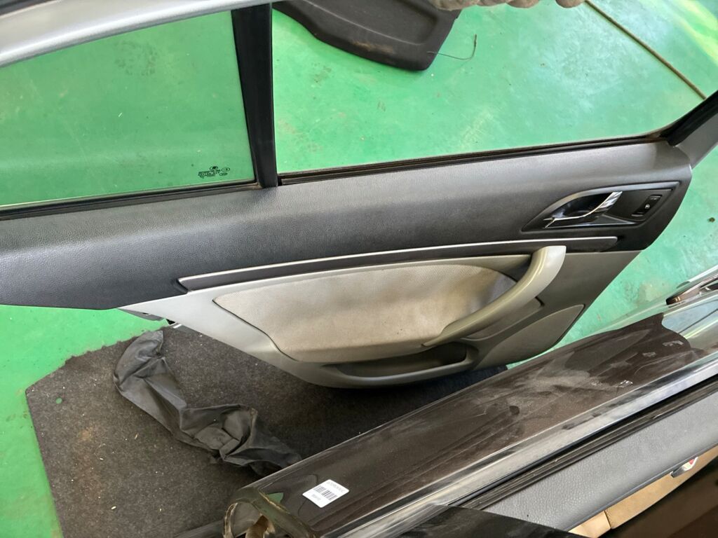 Дверь боковая на Skoda Octavia 1Z, Заднее Левое расположение
