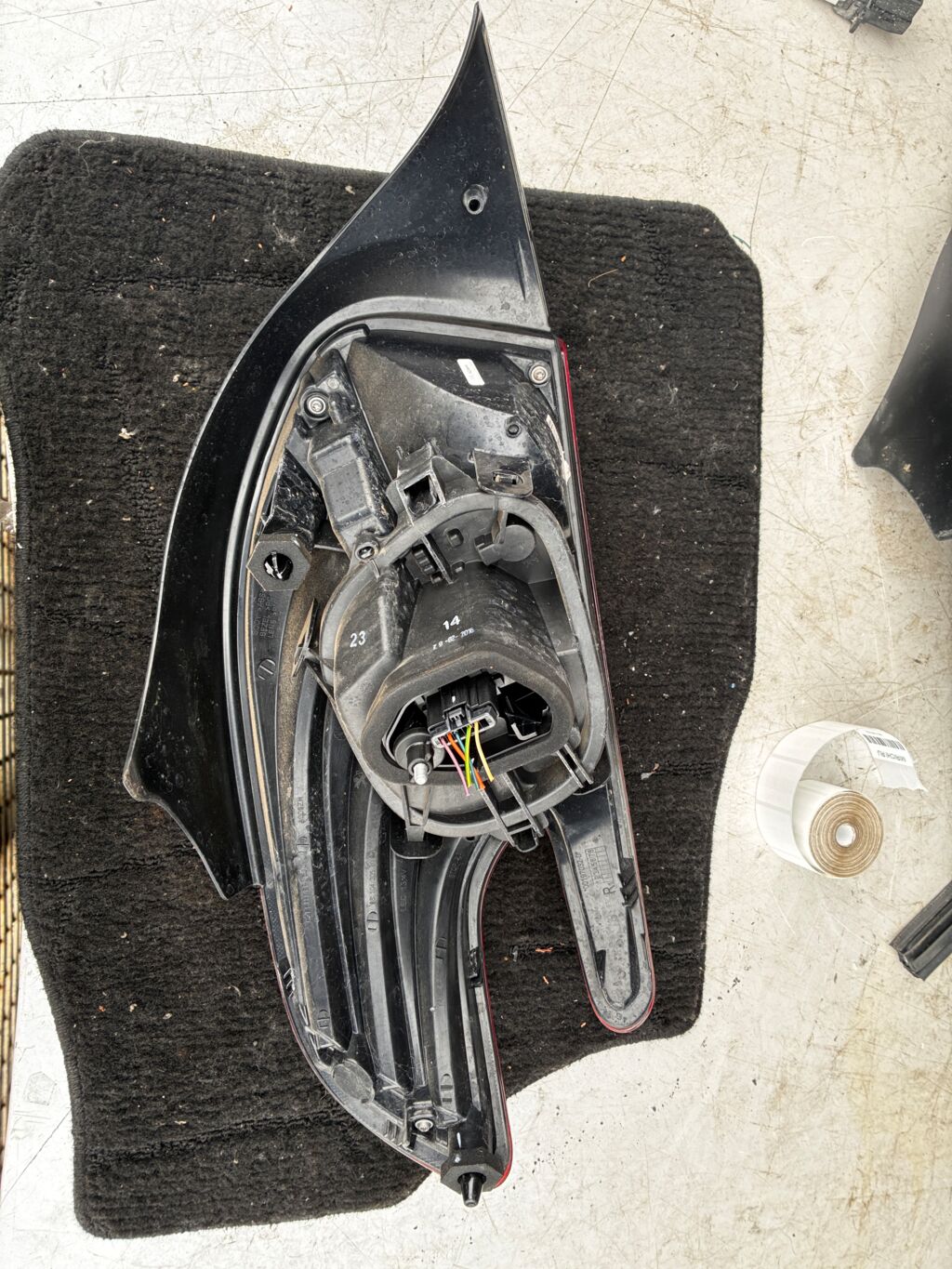 Стоп на Peugeot 208 98104305800, Правое расположение