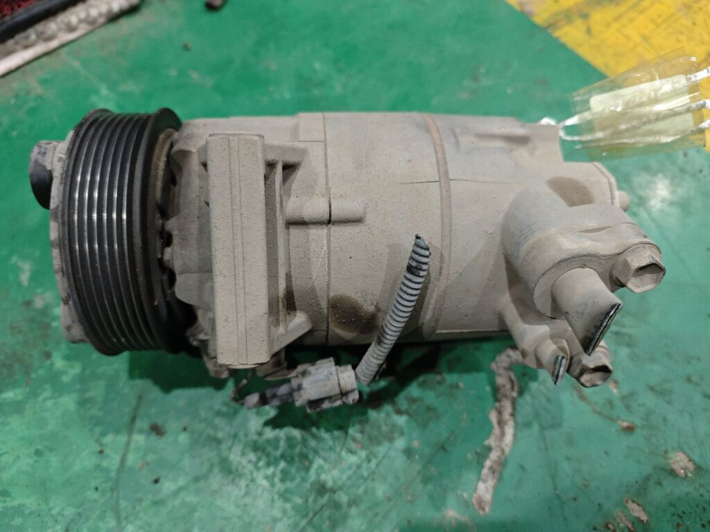 Компрессор кондиционера на Nissan Bluebird Sylphy G11 HR16DE 92600-1U70A