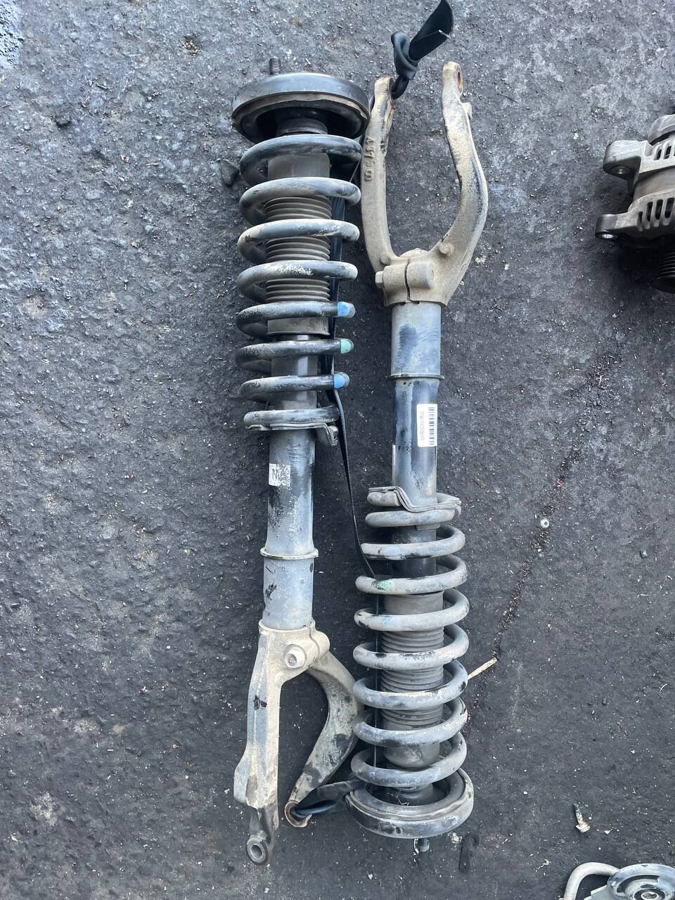 Стойка амортизатора на Honda Elysion RR1 K24A, Переднее расположение