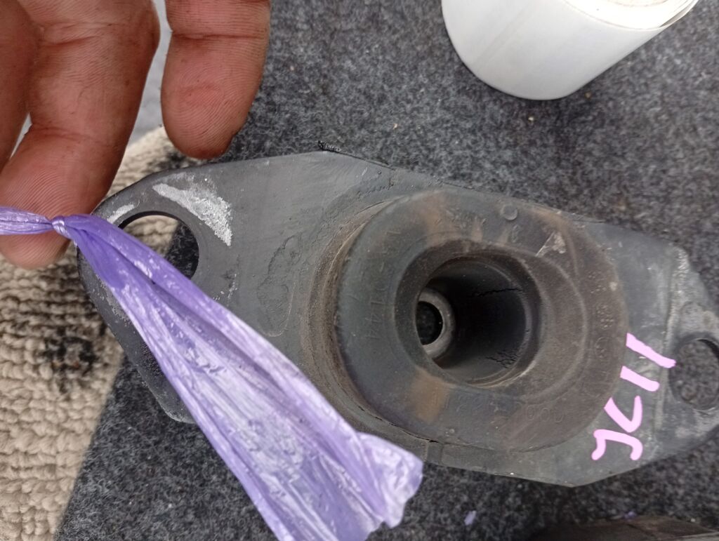 Подушка двигателя на Nissan Tiida JC11 MR18DE Фото 2