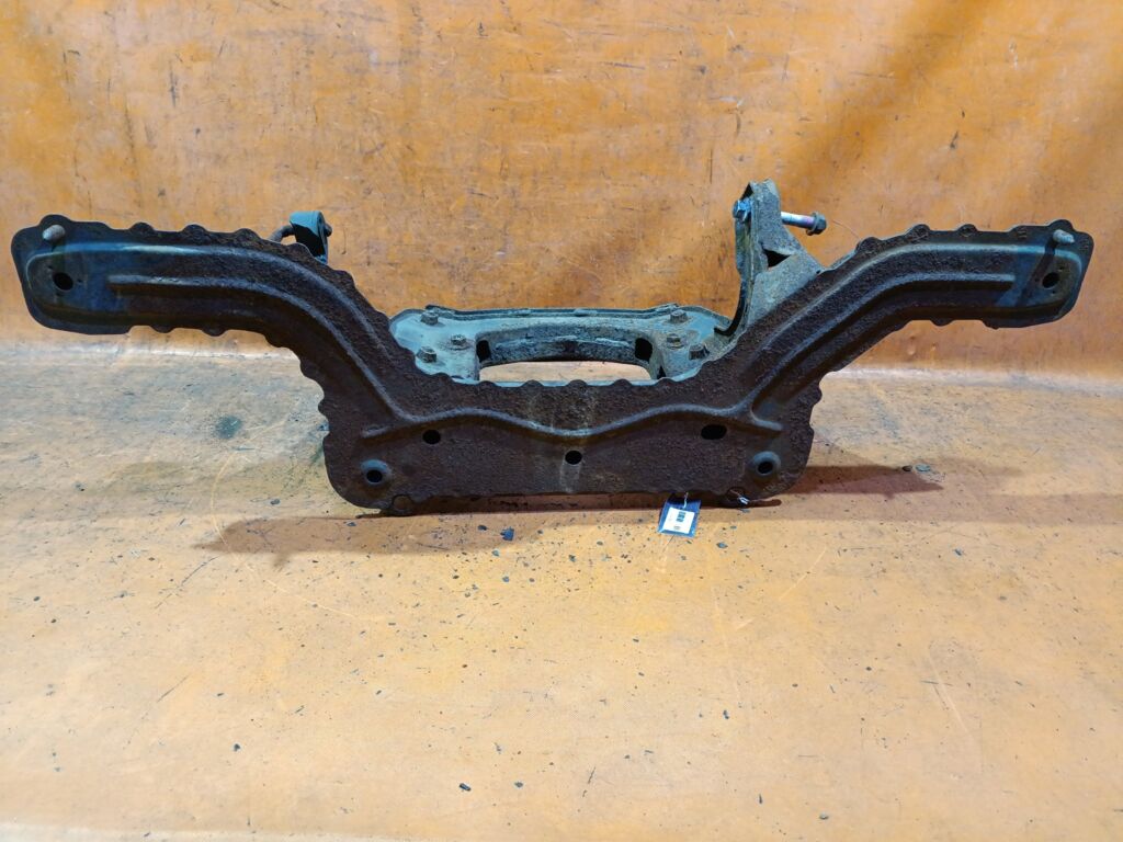 Балка подвески на Mazda Tribute EP3W L3-VE E112-28-800B, Заднее расположение