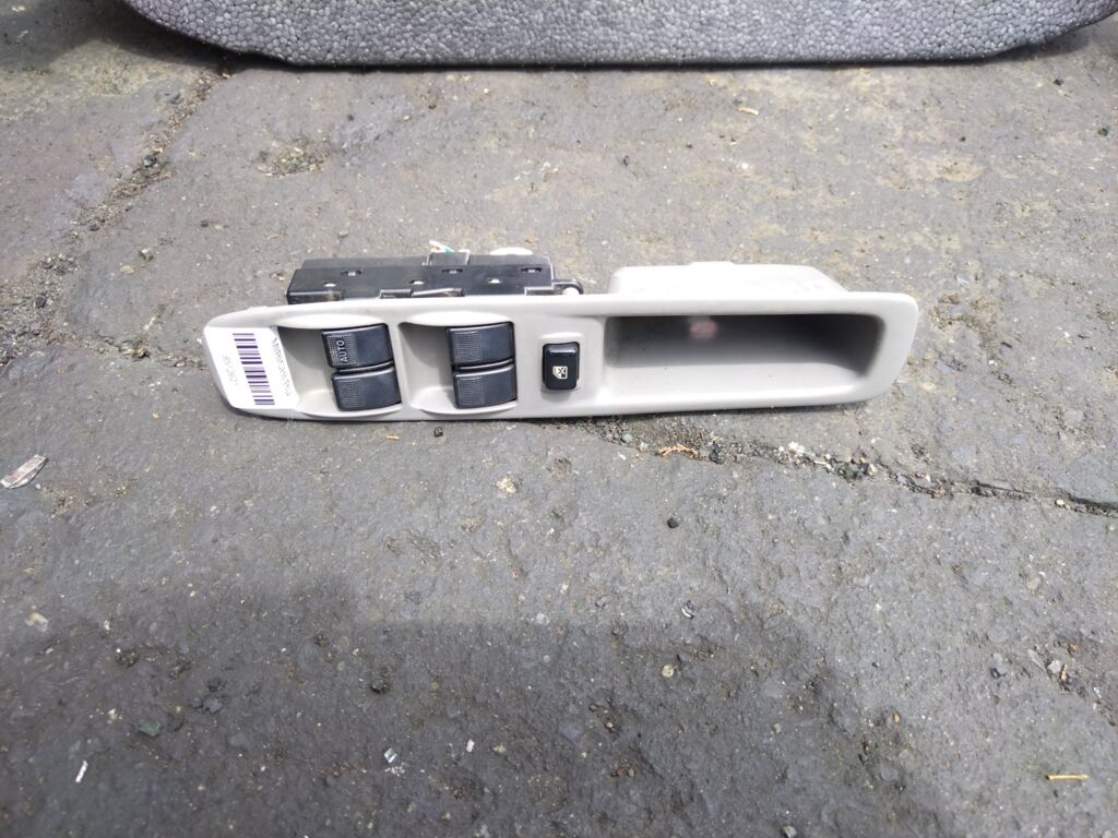 Блок упр-я стеклоподъемниками на Mazda Demio DW3W, Переднее Правое расположение