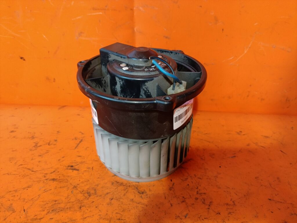 Мотор печки на Mitsubishi Colt Plus Z23W MN140153