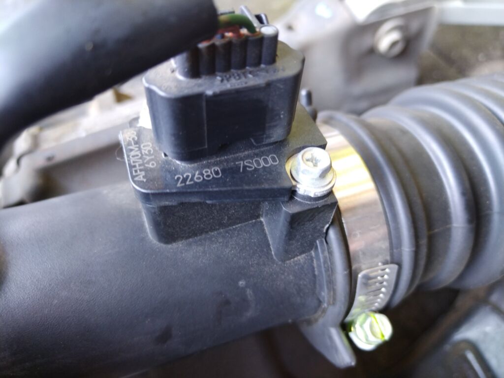 Корпус воздушного фильтра на Nissan Skyline V36 VQ25HR