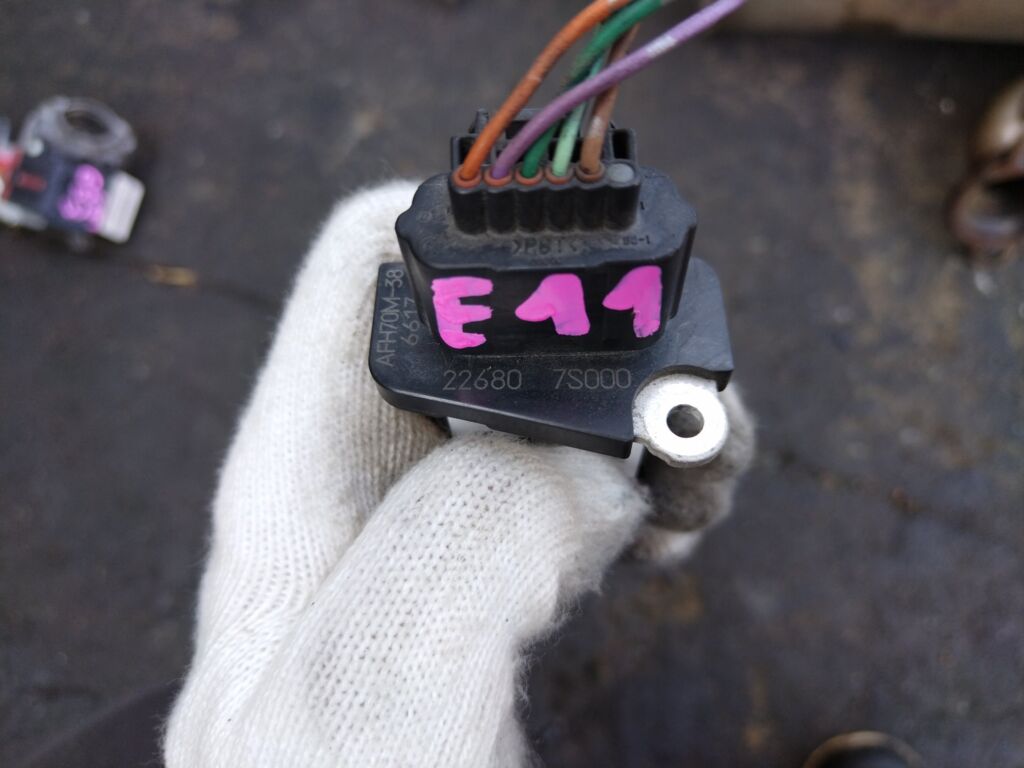 Датчик расхода воздуха на Nissan Note E11 HR15DE 22680-7S000