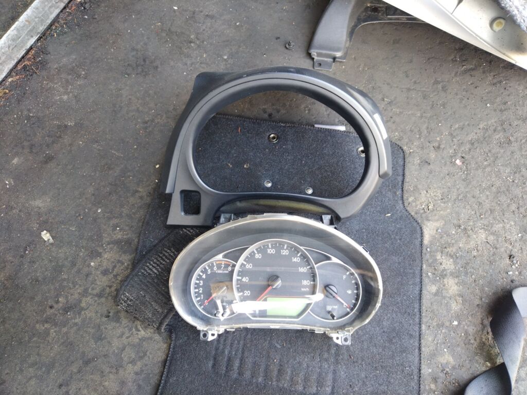 Спидометр на Toyota Ractis NCP120 1NZ-FE 83800-52M50