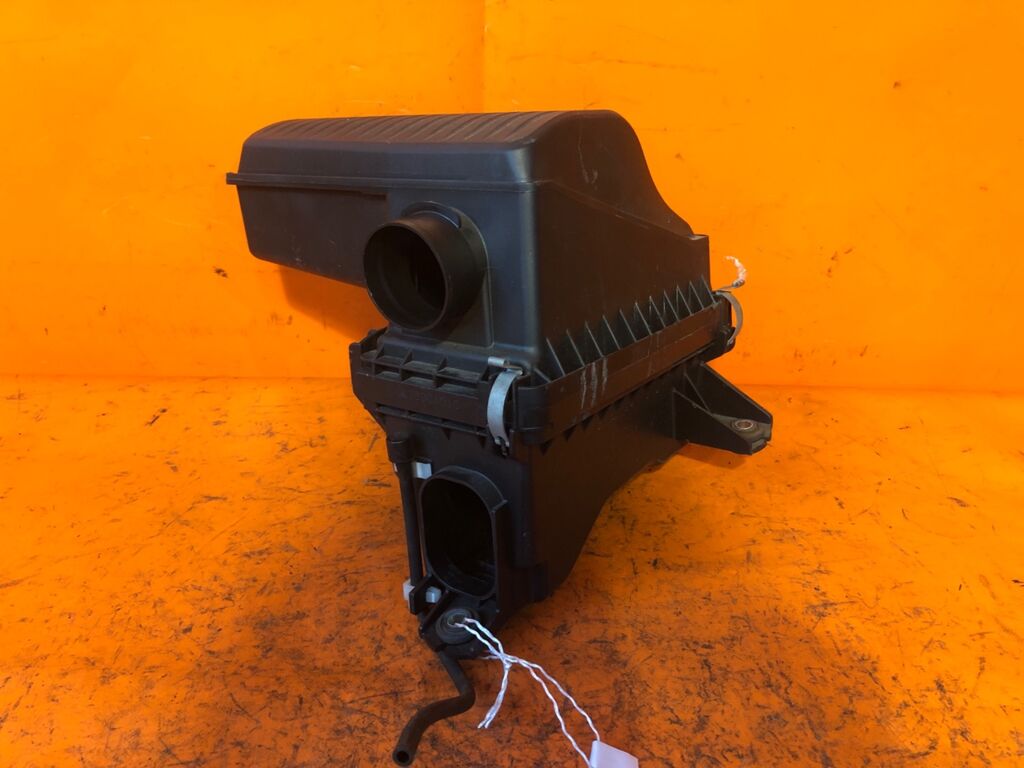 Корпус воздушного фильтра на Mitsubishi Colt Plus Z21W 4A90