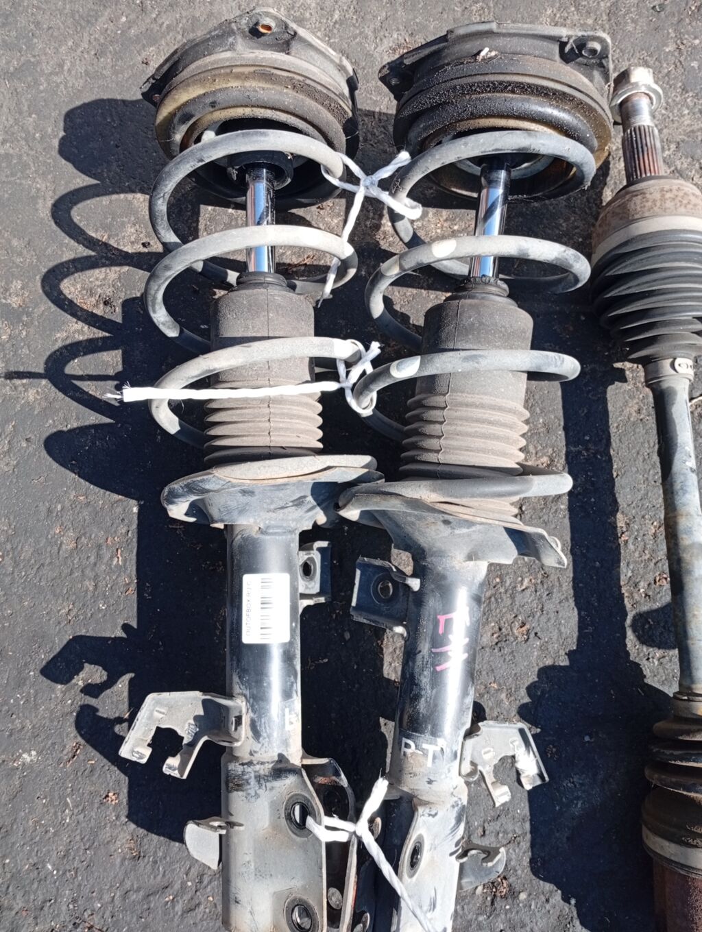 Стойка амортизатора на Nissan Note E11 HR15DE, Переднее расположение