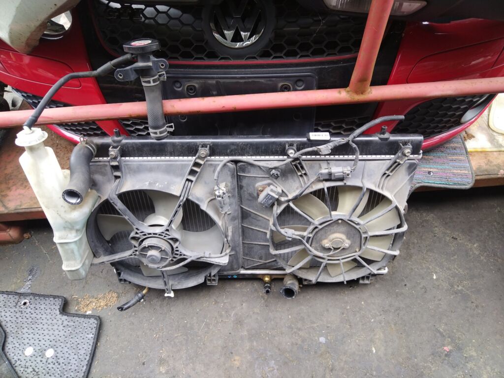 Радиатор ДВС на Honda Mobilio GB1 L15A