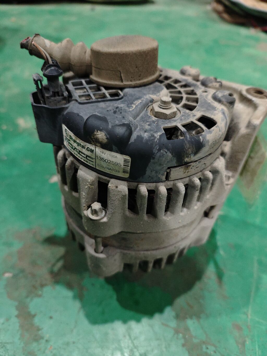 Генератор на Chevrolet Cruze J300 F16D3 13502595