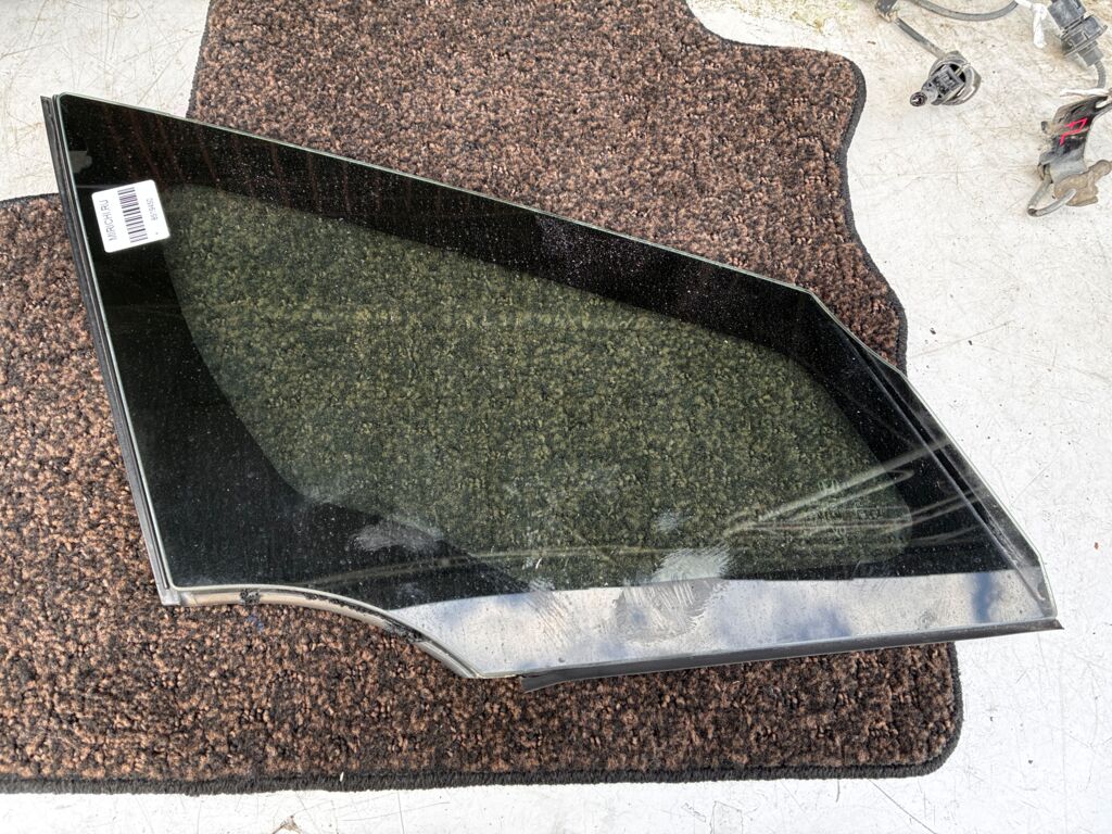 Стекло на Honda Fit GE6, Переднее Правое расположение