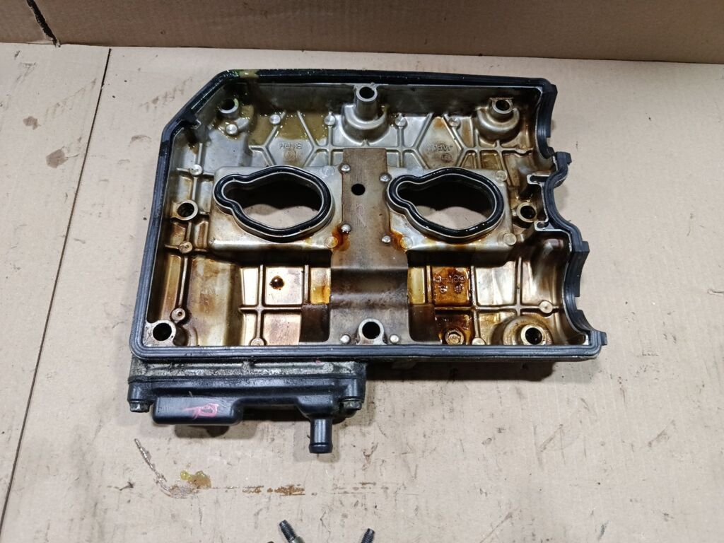 Клапанная крышка на Subaru Legacy Wagon BH5 EJ206 Фото 4