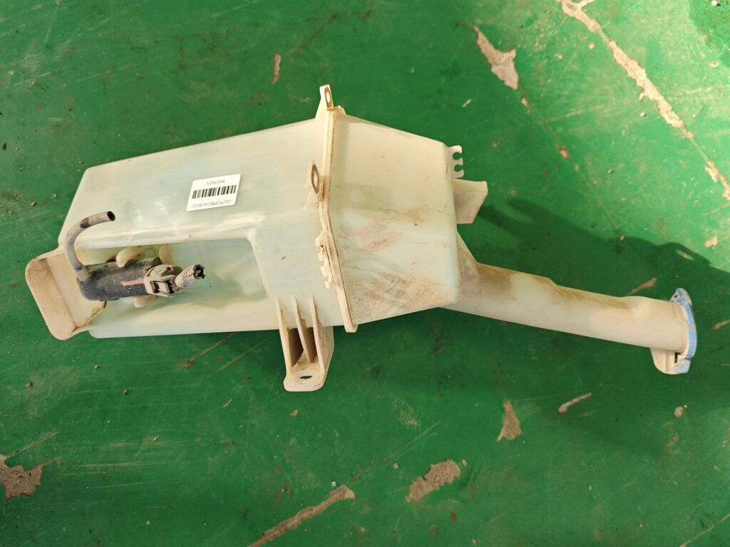 Бачок омывателя на Kia Rio QB 98510-00000  98610-4X000  98610-4X100