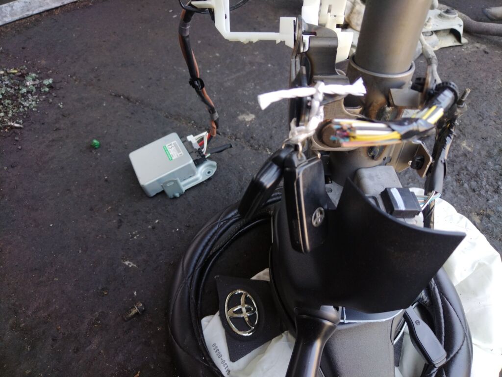 Рулевая колонка на Toyota Ractis NCP120