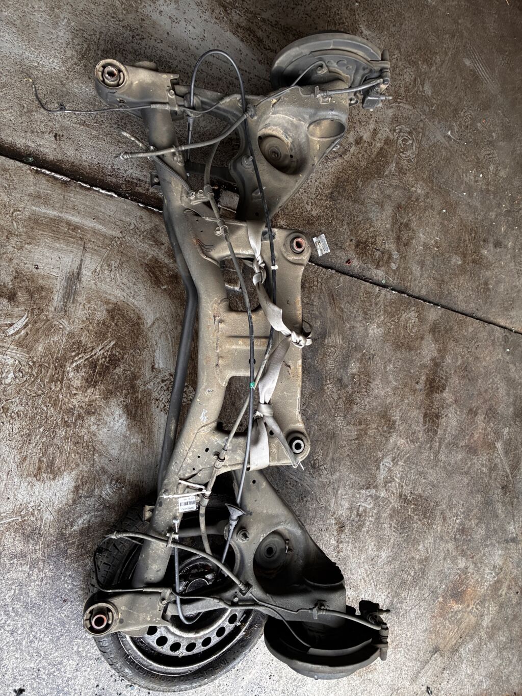 Балка подвески на Mitsubishi Grandis NA4W 4G69, Заднее расположение