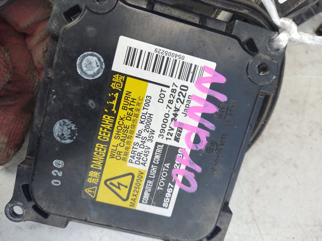 Блок розжига ксенона на Toyota Porte NNP10 85967-52030