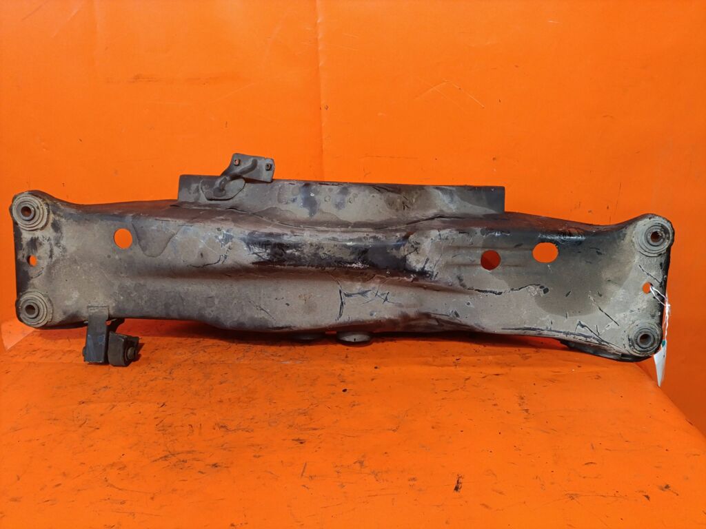 Балка подвески на Subaru Forester SF5 EJ202, Заднее расположение