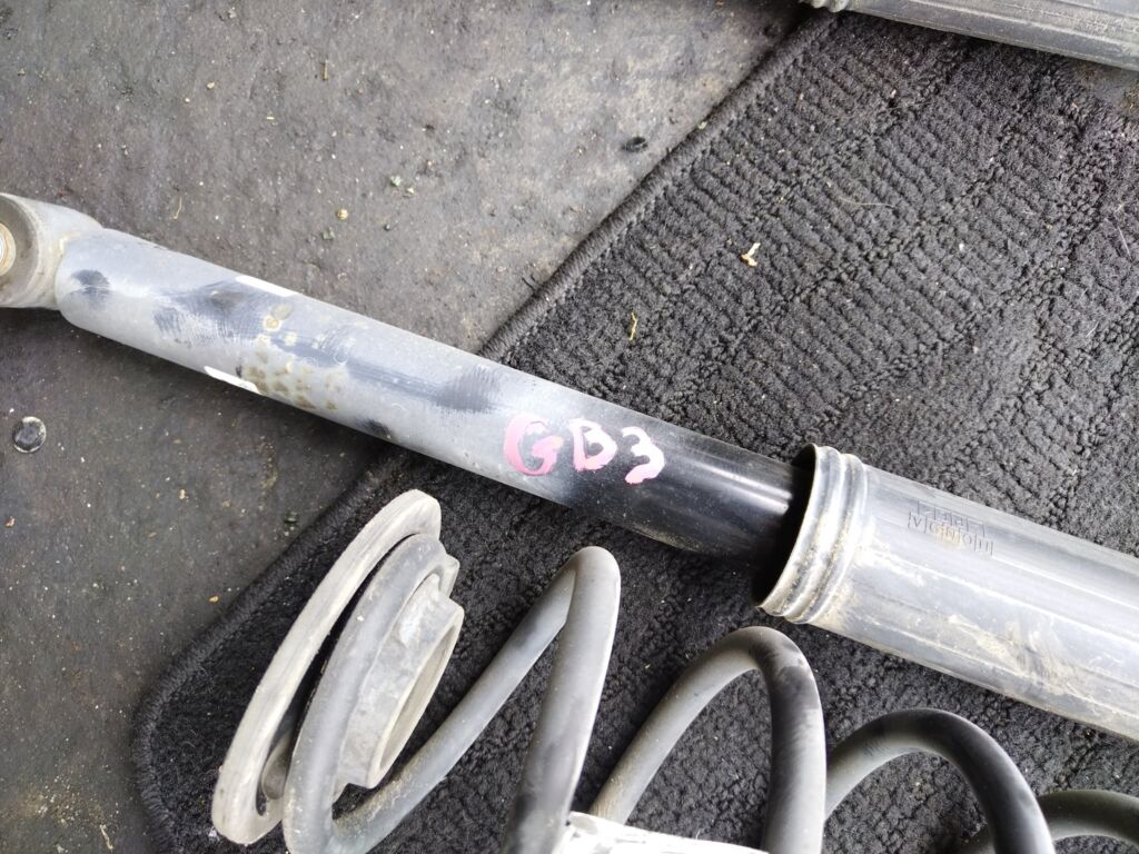 Амортизатор на Honda Freed GB3 52610-SYY-0240, Заднее расположение